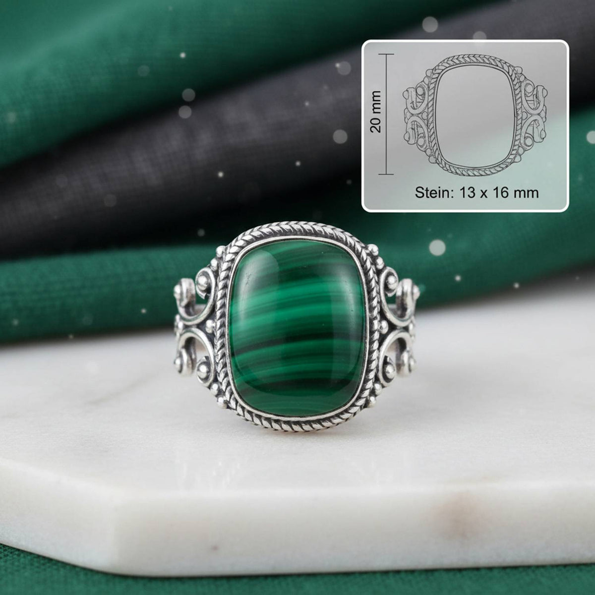 Malachitring aus Silber mit Maßangaben zu Ring und Edelstein
