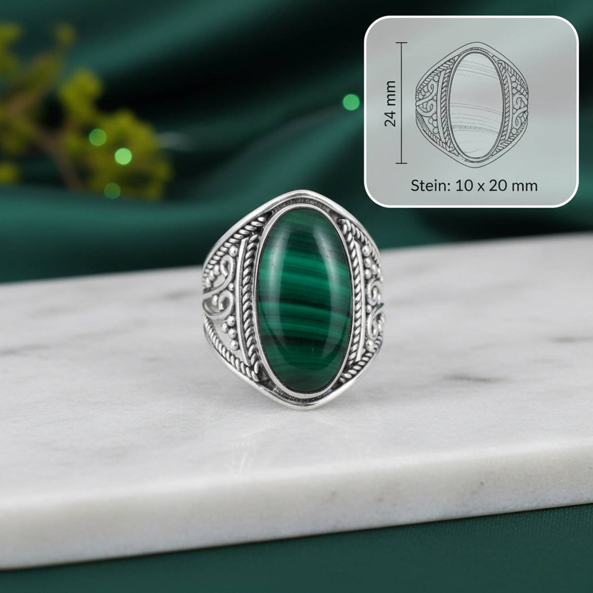 Malachitring aus Silber mit Maßangaben zu Ring und Edelstein