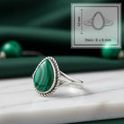 [KI] Malachitring aus Silber mit Maßangaben zu Ring und Edelstein