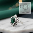 [KI] Malachitring aus Silber mit Maßangaben zu Ring und Edelstein
