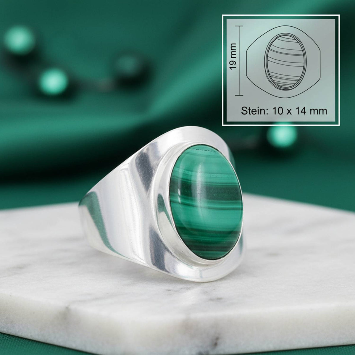 Malachitring aus Silber mit Maßangaben zu Ring und Edelstein