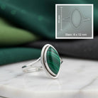 [KI] Malachitring aus Silber mit Maßangaben zu Ring und Edelstein