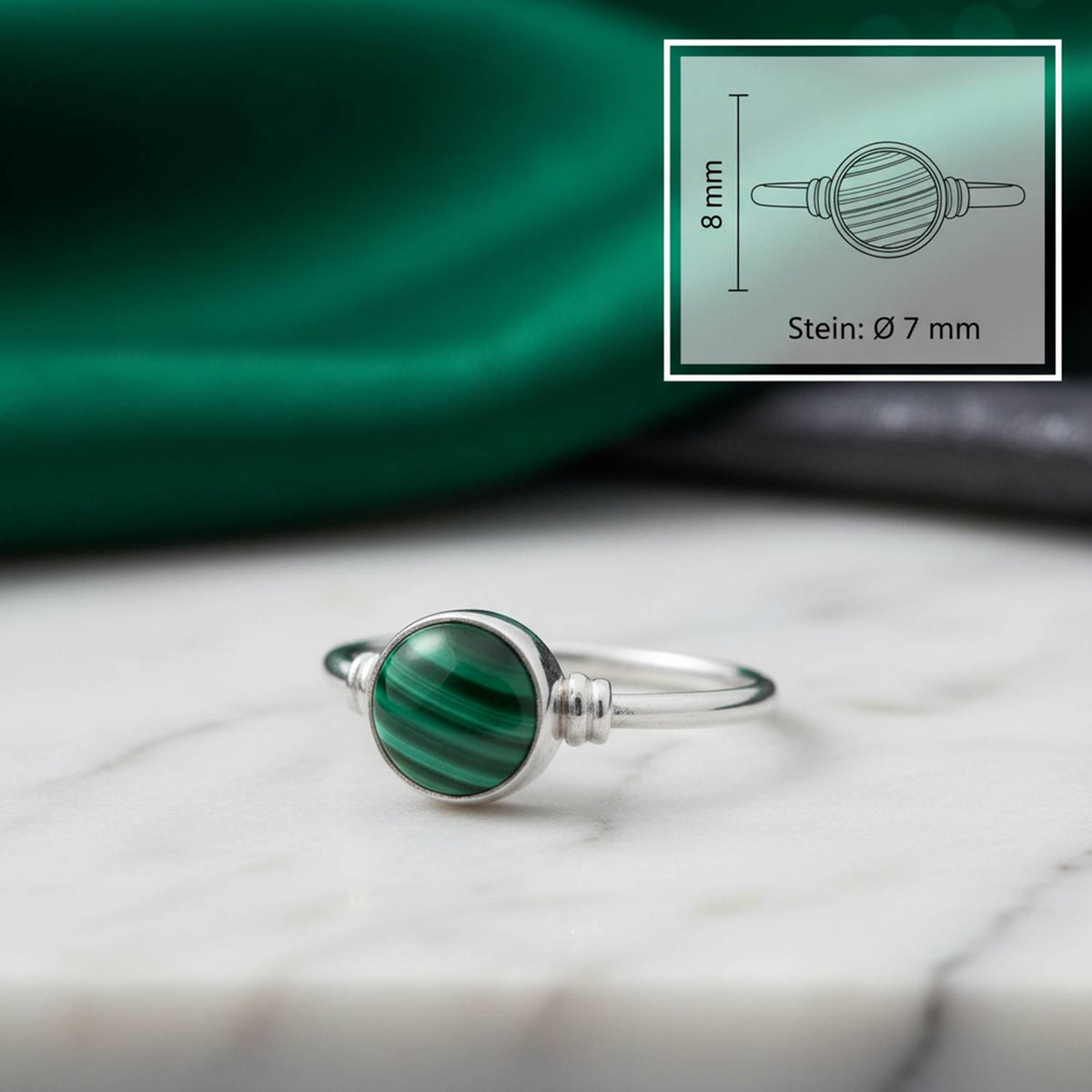 Malachitring aus Silber mit Maßangaben zu Ring und Edelstein