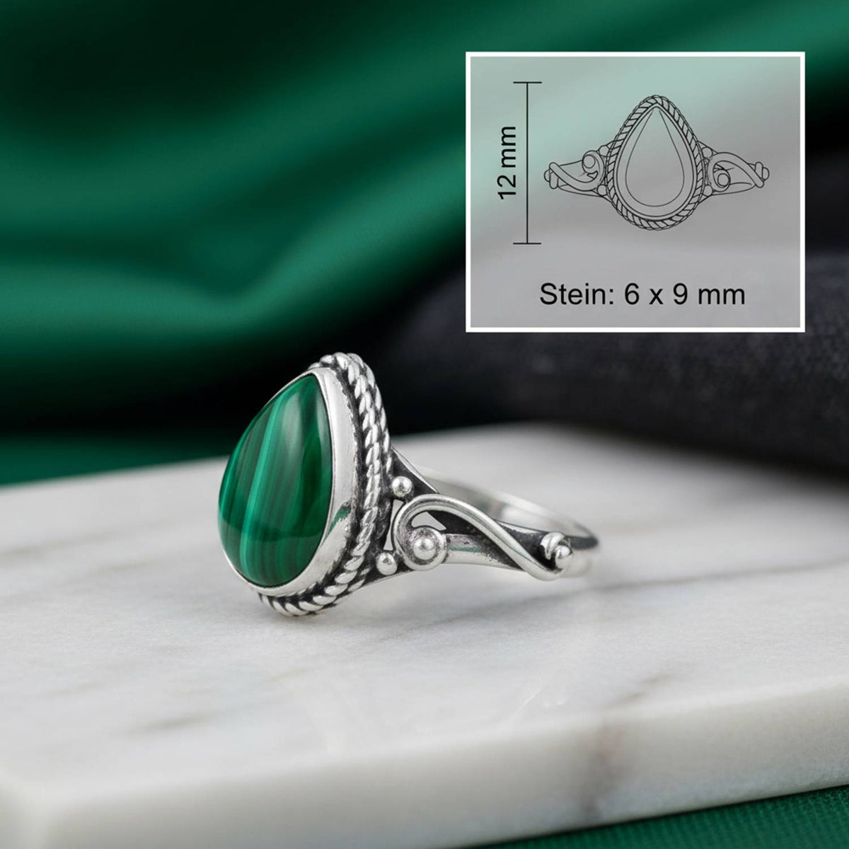 Malachitring aus Silber mit Maßangaben zu Ring und Edelstein