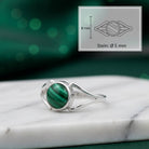 [KI] Malachitring aus Silber mit Maßangaben zu Ring und Edelstein