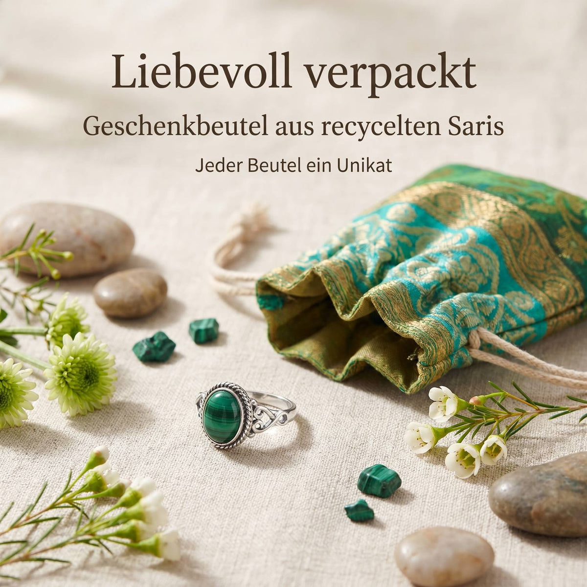 Silberring mit Malachit und Geschenkbeutel aus recyceltem Sari