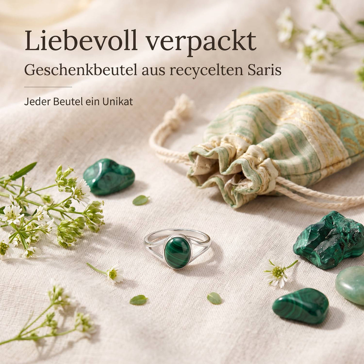 Silberring mit Malachit und Geschenkbeutel aus recyceltem Sari
