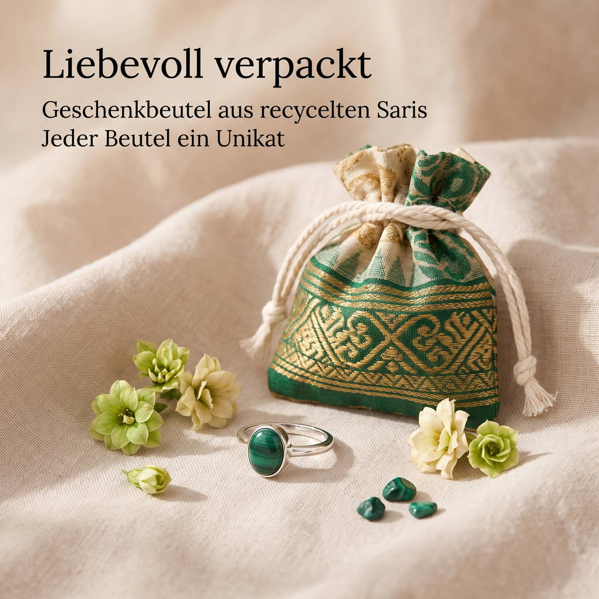 Silberring mit Malachit und Geschenkbeutel aus recyceltem Sari