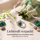[KI] Silberring mit Malachit und Geschenkbeutel aus recyceltem Sari
