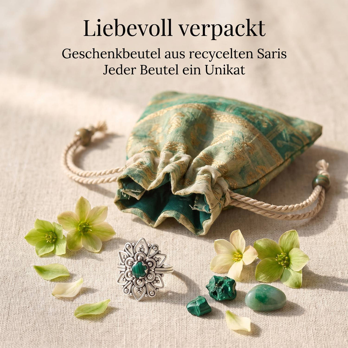 Silberring mit Malachit und Geschenkbeutel aus recyceltem Sari