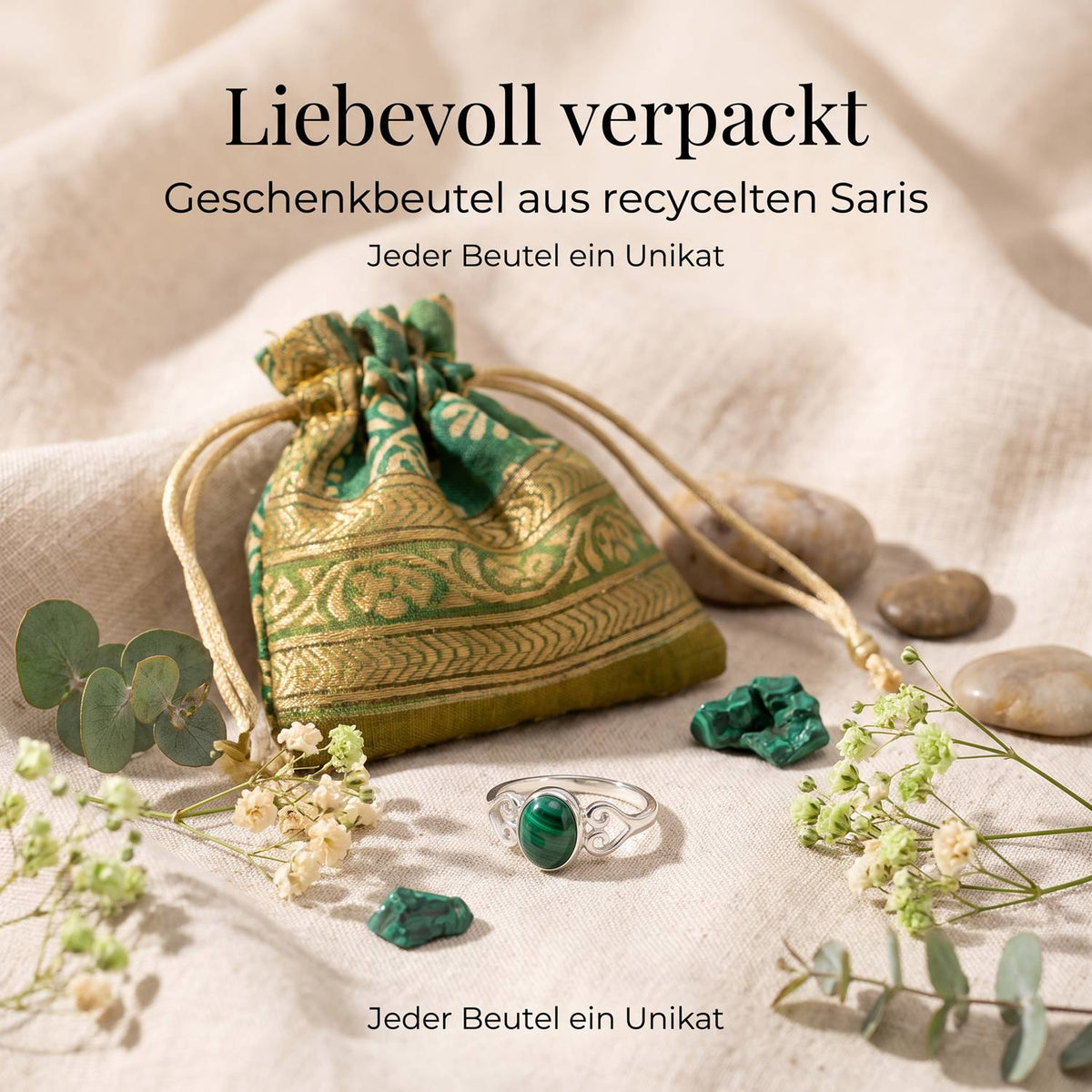 Silberring mit Malachit und Geschenkbeutel aus recyceltem Sari