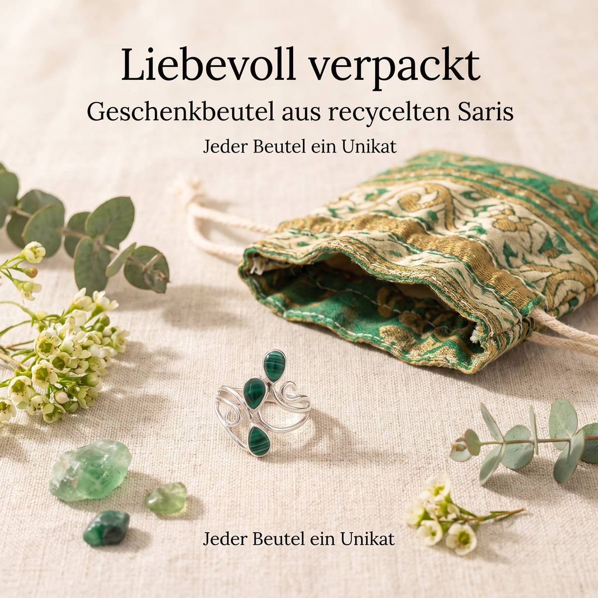 Silberring mit Malachit und Geschenkbeutel aus recyceltem Sari