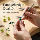 [KI] Handgefertigter Silberring mit Malachit bei der Schmuckherstellung