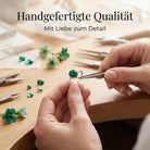 [KI] Handgefertigter Silberring mit Malachit bei der Schmuckherstellung