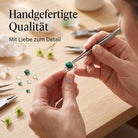 [KI] Handgefertigter Silberring mit Malachit bei der Schmuckherstellung