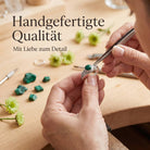 [KI] Handgefertigter Silberring mit Malachit bei der Schmuckherstellung