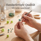 [KI] Handgefertigter Silberring mit Malachit bei der Schmuckherstellung