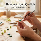[KI] Handgefertigter Silberring mit Malachit bei der Schmuckherstellung