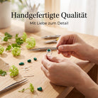 [KI] Handgefertigter Silberring mit Malachit bei der Schmuckherstellung
