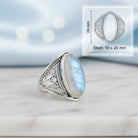[KI] Mondsteinring aus Silber mit Maßangaben zu Ring und Edelstein
