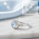 [KI] Mondsteinring aus Silber mit Maßangaben zu Ring und Edelstein