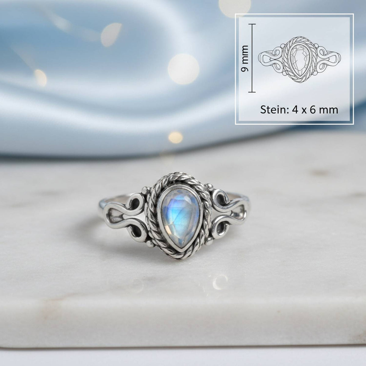 Mondsteinring aus Silber mit Maßangaben zu Ring und Edelstein