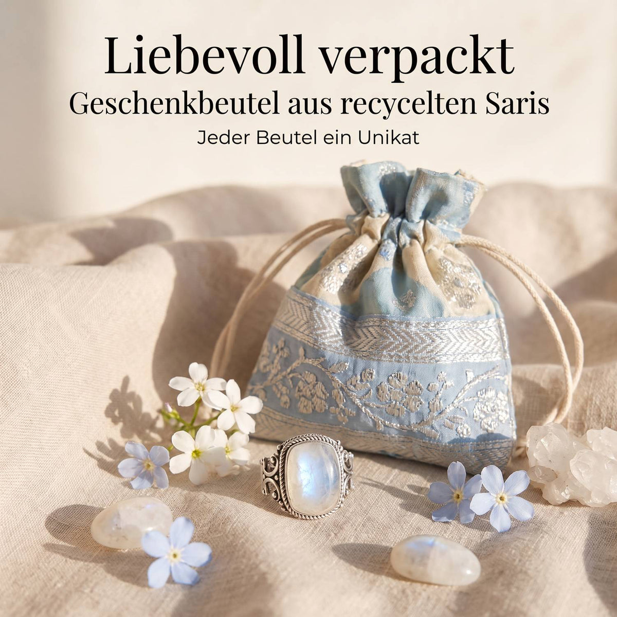Silberring mit Mondstein und Geschenkbeutel aus recyceltem Sari