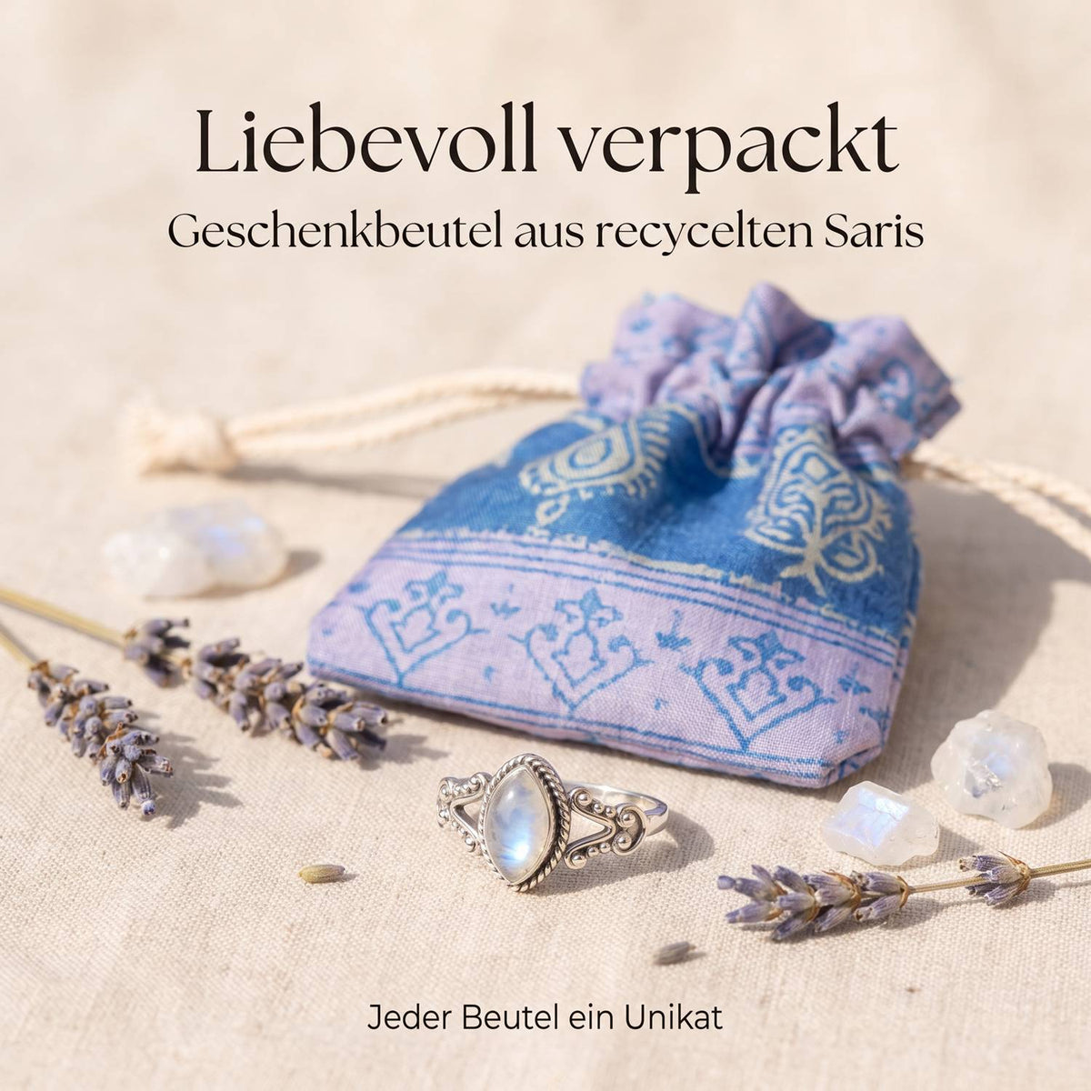 Silberring mit Mondstein und Geschenkbeutel aus recyceltem Sari
