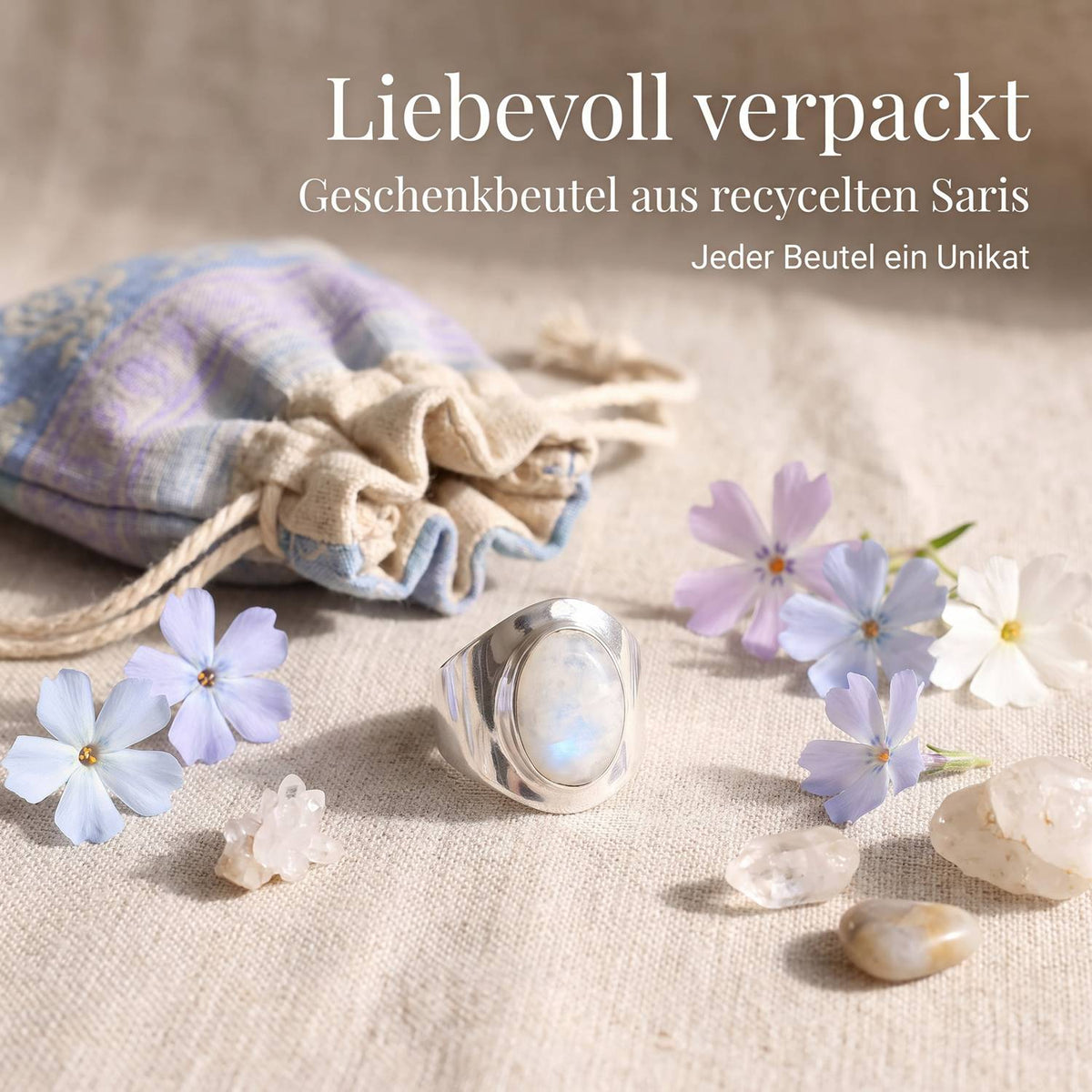 Silberring mit Mondstein und Geschenkbeutel aus recyceltem Sari