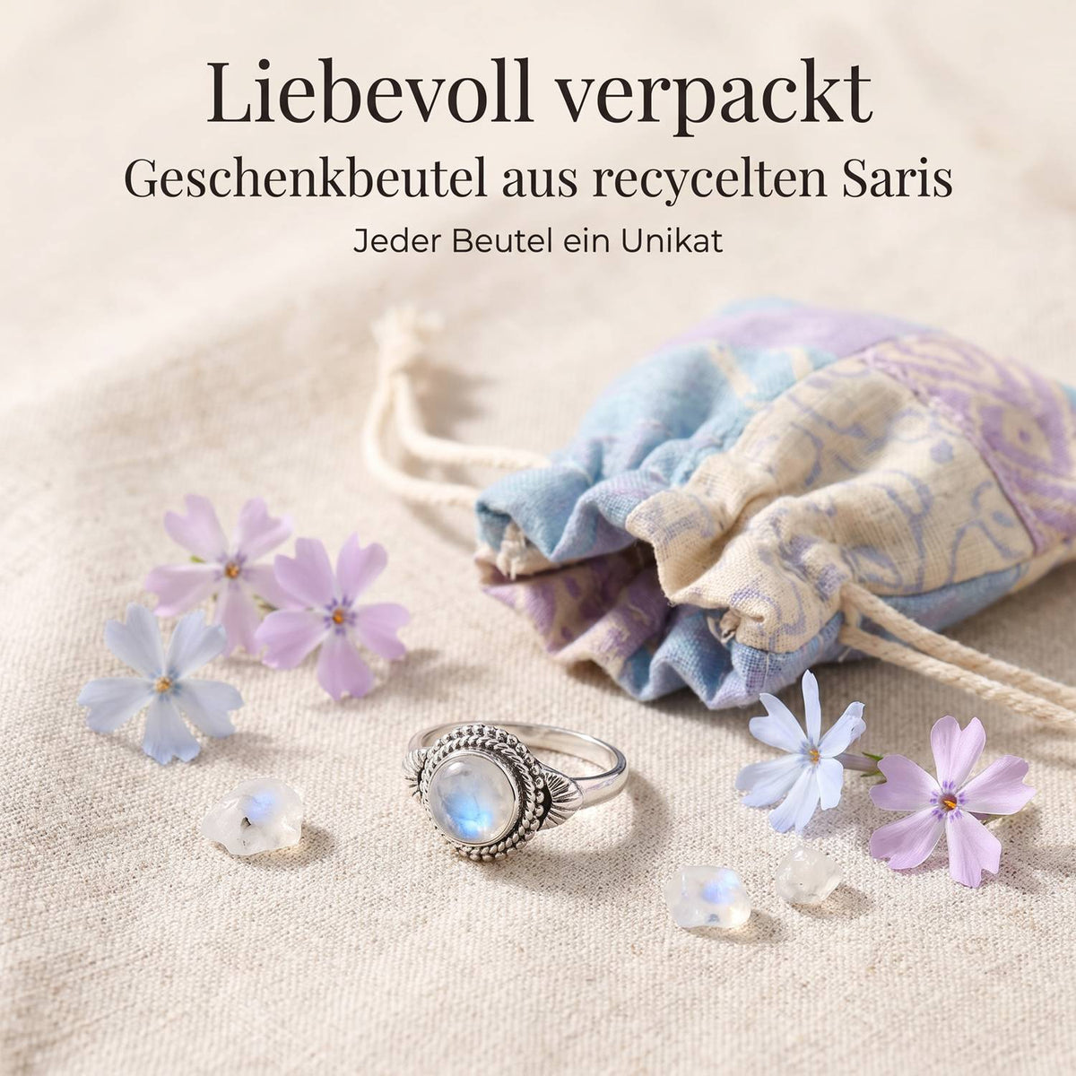 Silberring mit Mondstein und Geschenkbeutel aus recyceltem Sari