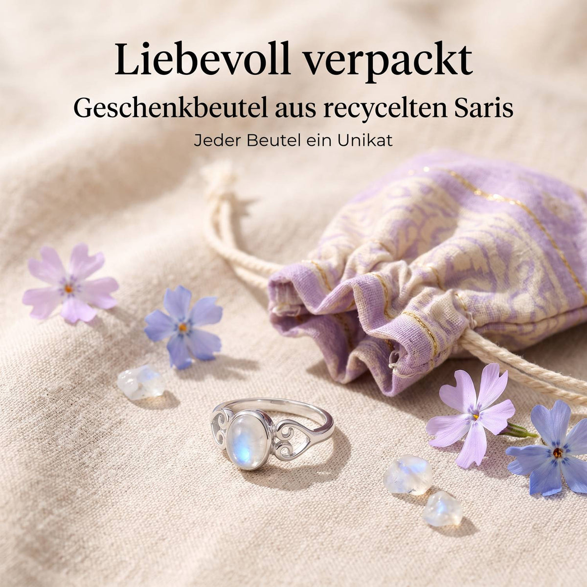 Silberring mit Mondstein und Geschenkbeutel aus recyceltem Sari