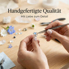[KI] Handgefertigter Silberring mit Mondstein bei der Schmuckherstellung