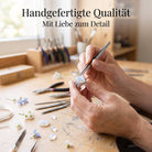 [KI] Handgefertigter Silberring mit Mondstein bei der Schmuckherstellung