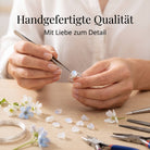 [KI] Handgefertigter Silberring mit Mondstein bei der Schmuckherstellung