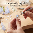 [KI] Handgefertigter Silberring mit Mondstein bei der Schmuckherstellung