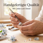 [KI] Handgefertigter Silberring mit Mondstein bei der Schmuckherstellung