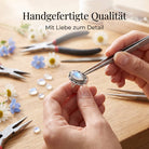 [KI] Handgefertigter Silberring mit Mondstein bei der Schmuckherstellung
