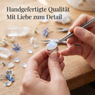 [KI] Handgefertigter Silberring mit Mondstein bei der Schmuckherstellung