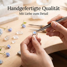 [KI] Handgefertigter Silberring mit Mondstein bei der Schmuckherstellung