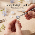 [KI] Handgefertigter Silberring mit Mondstein bei der Schmuckherstellung