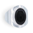 [KI] Onyxring aus Silber auf weißem Hintergrund