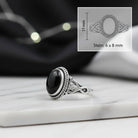 [KI] Onyxring aus Silber mit Maßangaben zu Ring und Edelstein