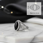 [KI] Onyxring aus Silber mit Maßangaben zu Ring und Edelstein