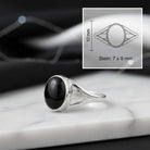 [KI] Onyxring aus Silber mit Maßangaben zu Ring und Edelstein