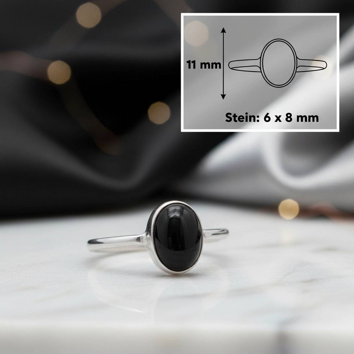 Onyxring aus Silber mit Maßangaben zu Ring und Edelstein