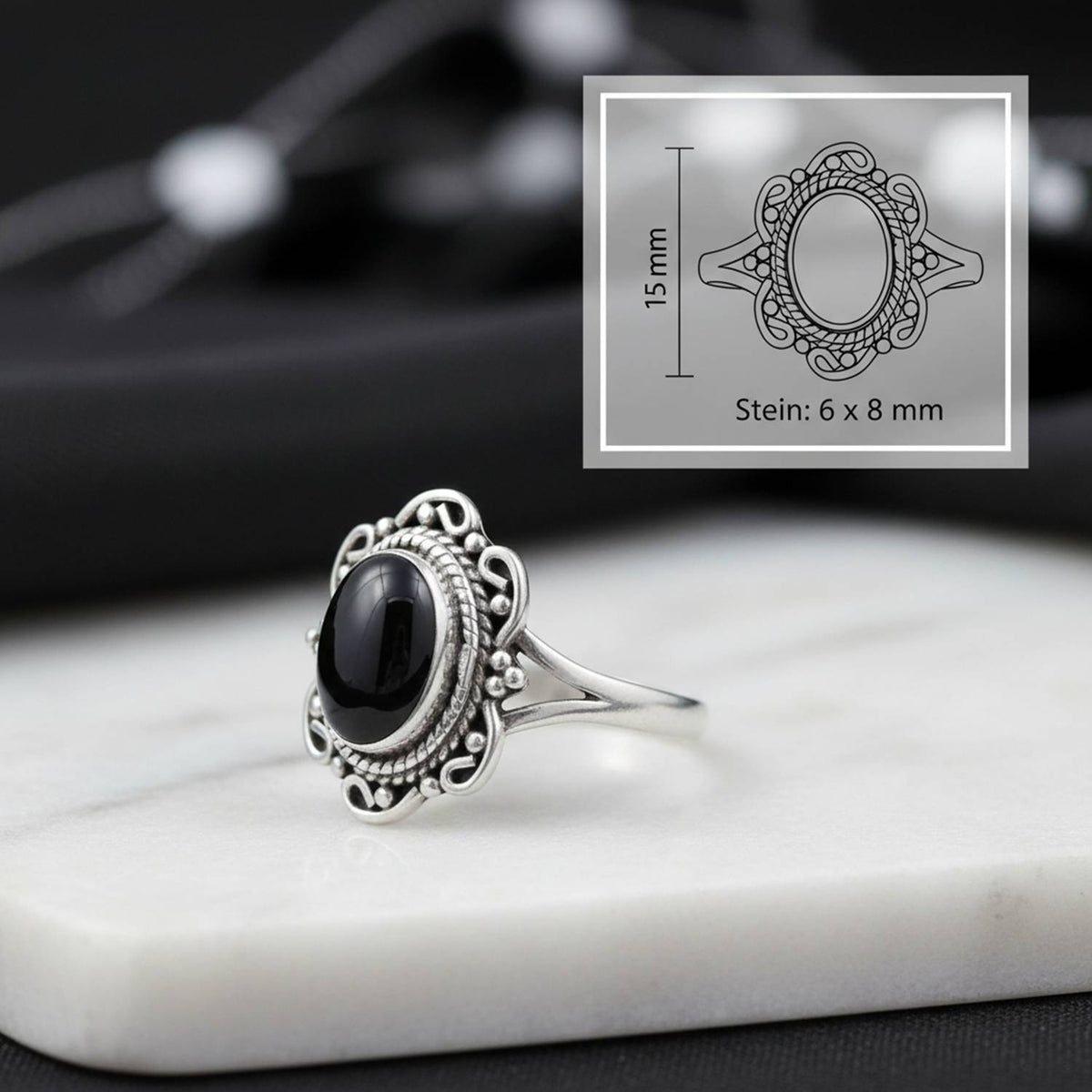 Onyxring aus Silber mit Maßangaben zu Ring und Edelstein