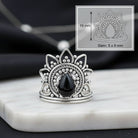 [KI] Onyxring aus Silber mit Maßangaben zu Ring und Edelstein