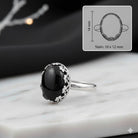 [KI] Onyxring aus Silber mit Maßangaben zu Ring und Edelstein