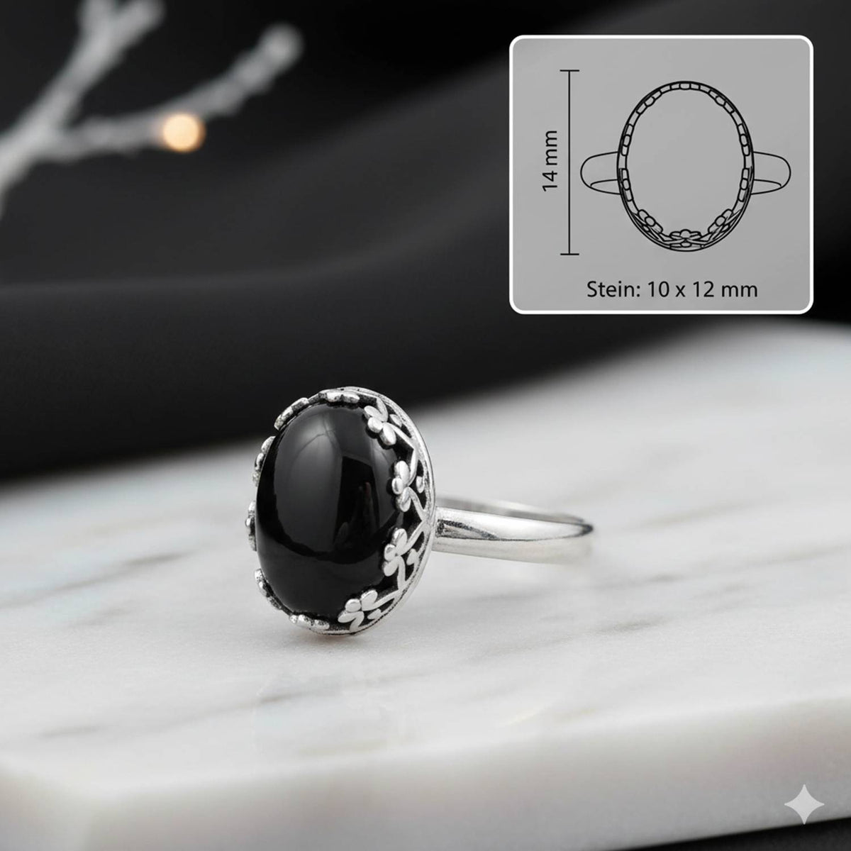 Onyxring aus Silber mit Maßangaben zu Ring und Edelstein