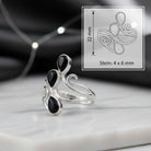 [KI] Onyxring aus Silber mit Maßangaben zu Ring und Edelstein